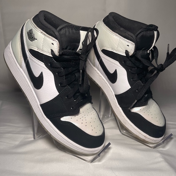 Size 5.5 GC Jordan 1 Mid
“Diamond Shorts” Colorway
No box - Picture 2 of 5